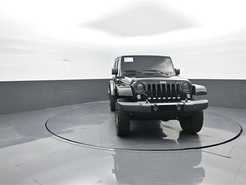 Used 2017 Jeep Wrangler Unlimited Sahara image 2