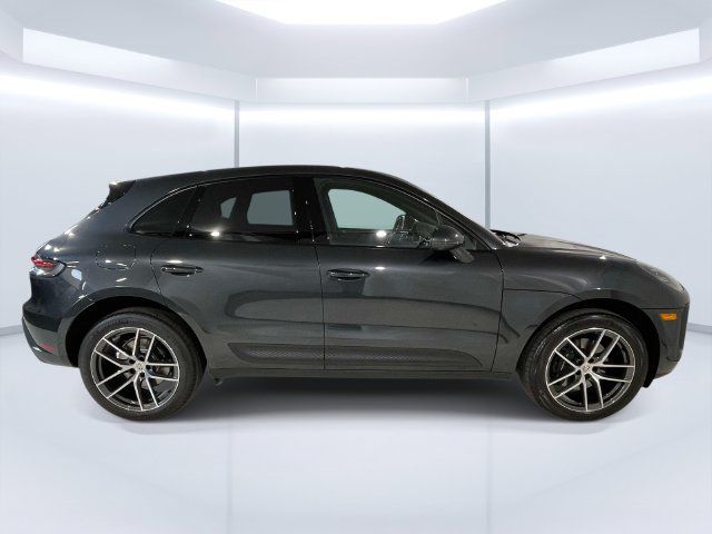Certified 2025 Porsche Macan AWD/4WD image 8