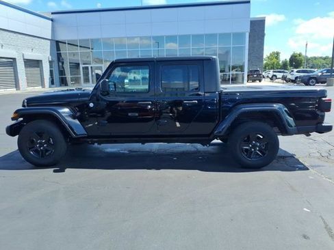 Used 2021 Jeep Gladiator Sport AWD/4WD image 4