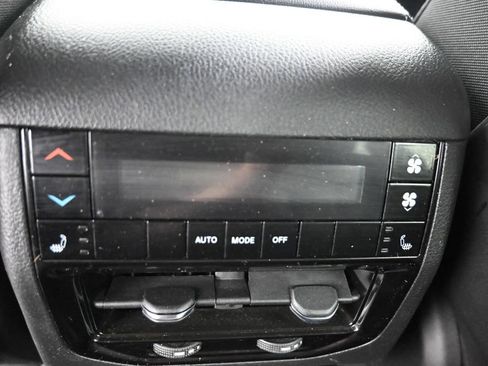 Used 2024 Jeep Grand Cherokee L Limited w/ Black Appearance Package AWD/4WD image 17