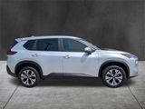Used 2023 Nissan Rogue SV image 2