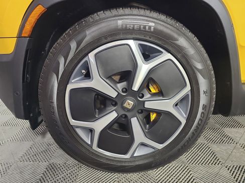 Used 2023 Rivian R1T Adventure image 9