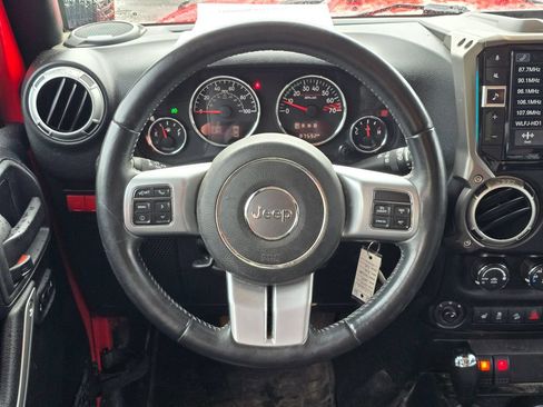 Used 2016 Jeep Wrangler Unlimited Rubicon AWD/4WD image 6