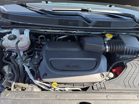 Used 2023 Chrysler Pacifica Touring-L FWD image 12