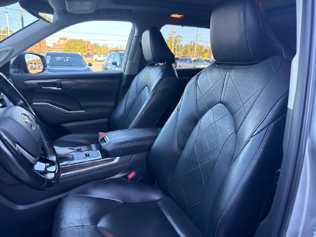 Used 2022 Toyota Highlander Platinum AWD/4WD image 13
