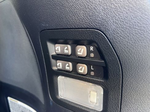 Used 2013 Lexus LX 570 4WD w/ Luxury Pkg image 34