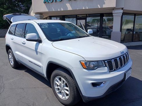 Used 2018 Jeep Grand Cherokee Laredo AWD/4WD image 1