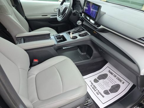 Certified 2025 Toyota Sienna XLE AWD/4WD image 16
