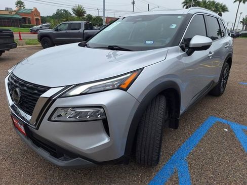 Certified 2021 Nissan Rogue SV w/ Premium Package FWD image 3