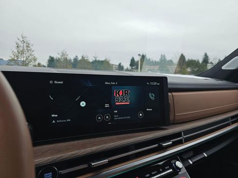 Used 2025 Hyundai Santa Fe Limited w/ Tow & Go Package image 28