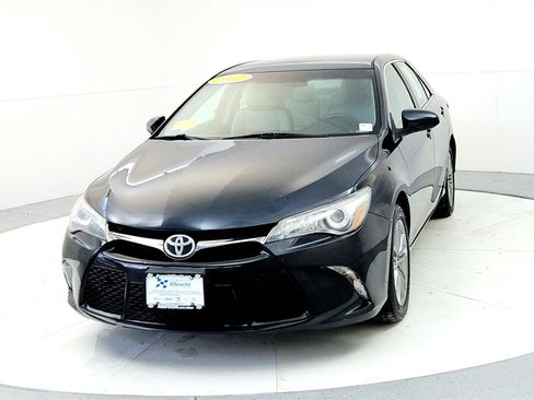 Certified 2017 Toyota Camry SE image 2