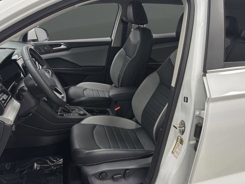 Used 2023 Volkswagen Taos SEL image 9