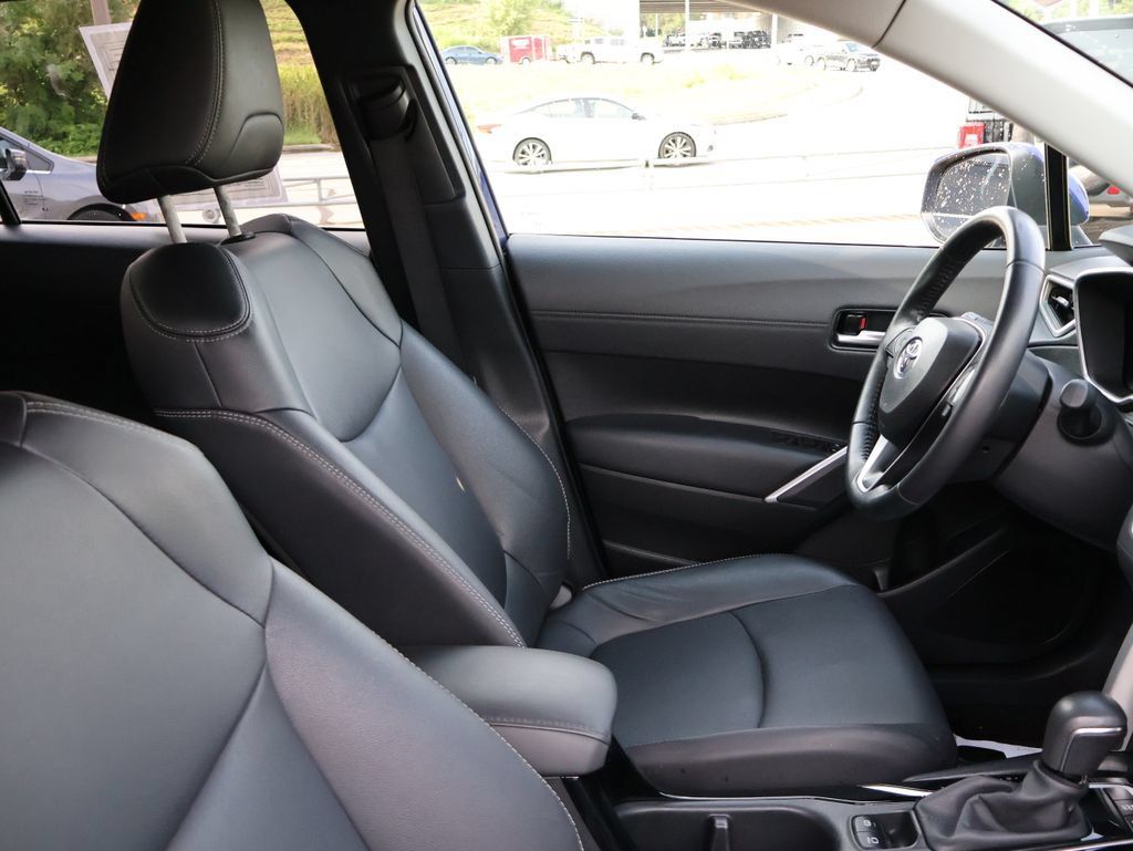 Used 2024 Toyota Corolla Cross XLE w/ Convenience Package FWD image 8