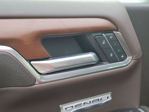 Used 2023 GMC Sierra 1500 Denali w/ Technology Package AWD/4WD image 16