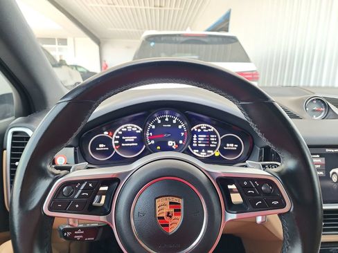 Used 2020 Porsche Cayenne AWD/4WD image 19