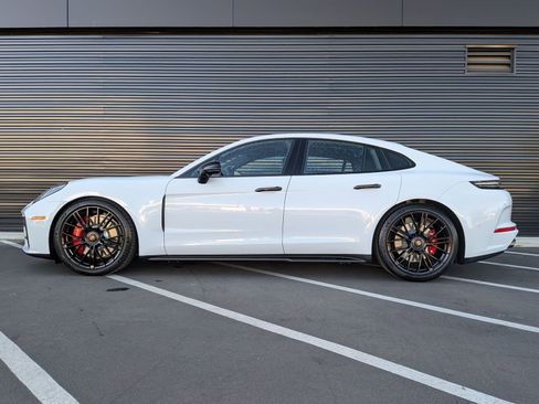 New 2026 Porsche Panamera GTS image 2