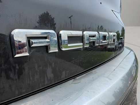 Used 2015 GMC Acadia SLT w/ Open Road Package AWD/4WD image 12