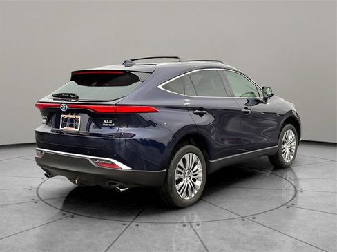 Used 2022 Toyota Venza XLE image 6