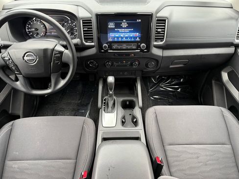 Used 2024 Nissan Frontier SV image 21