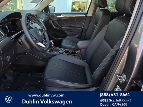 Certified 2023 Volkswagen Tiguan SE w/ Panoramic Sunroof Package image 14