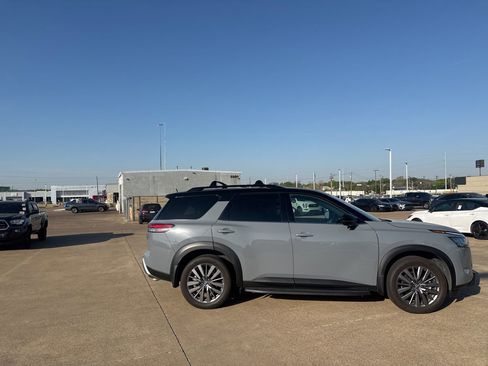 Certified 2024 Nissan Pathfinder SL w/ SL Premium Package image 23