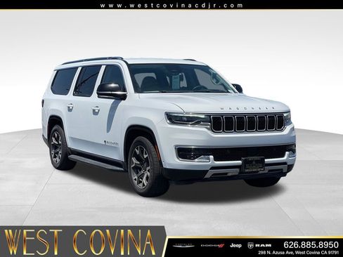 Used 2024 Jeep Wagoneer L Series III w/ Flexible Seating Group AWD/4WD image 1