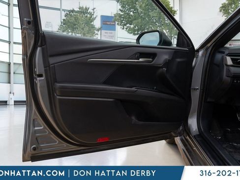 Used 2025 Toyota Camry SE FWD image 12