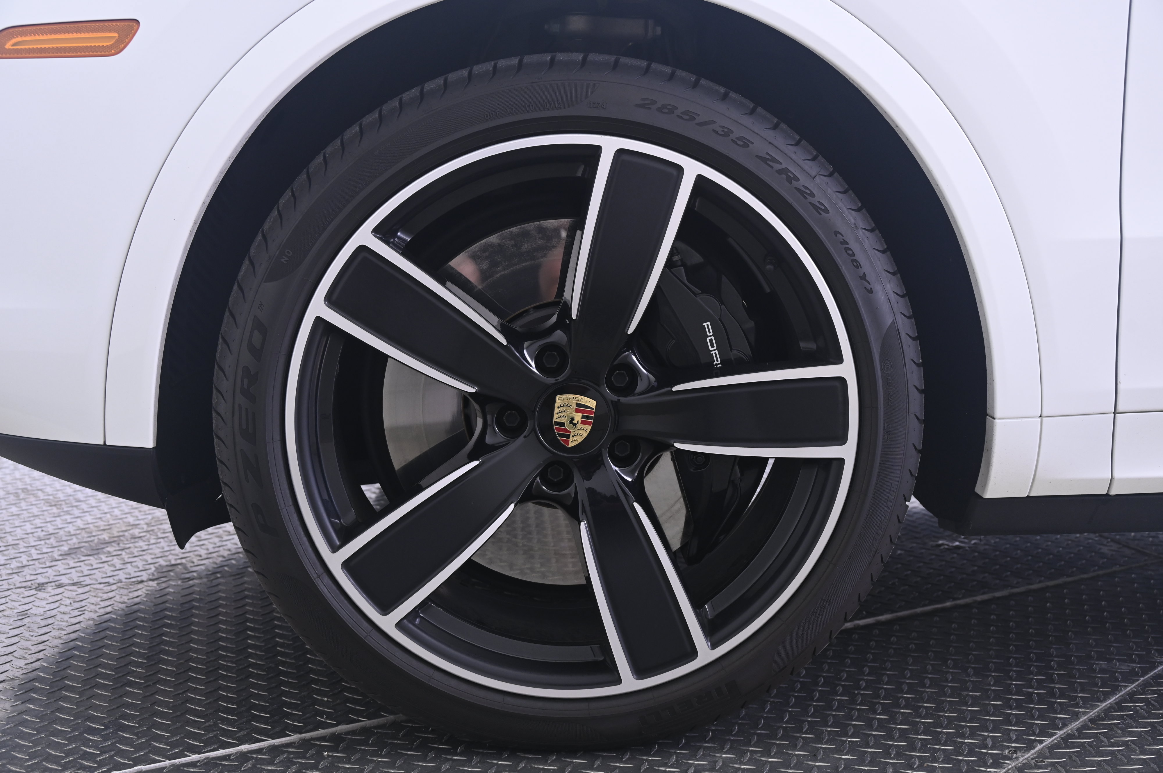 Certified 2023 Porsche Cayenne Turbo AWD/4WD image 11