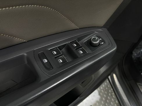 Used 2021 Volkswagen Atlas Cross Sport SE w/ Panoramic Sunroof Package image 16