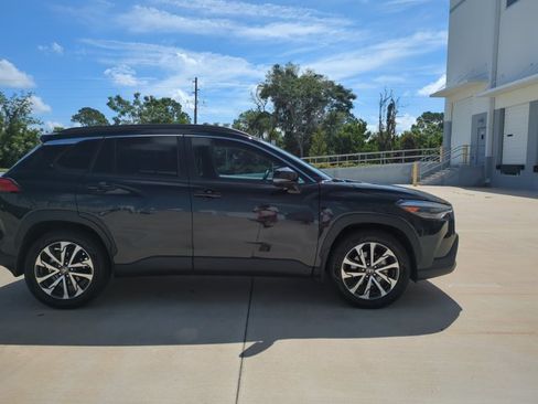 Certified 2025 Toyota Corolla Cross XLE w/ Convenience Package FWD image 4