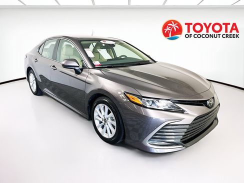 Certified 2022 Toyota Camry LE FWD image 1