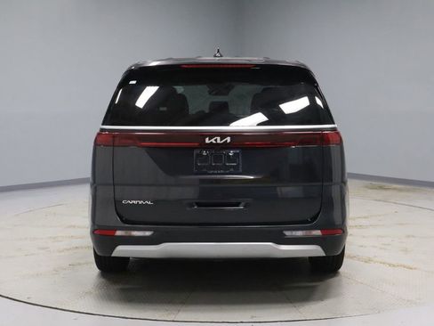 Used 2024 Kia Carnival LX image 11