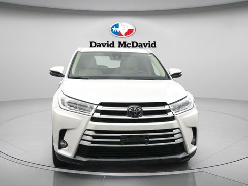 Used 2017 Toyota Highlander XLE AWD/4WD image 2