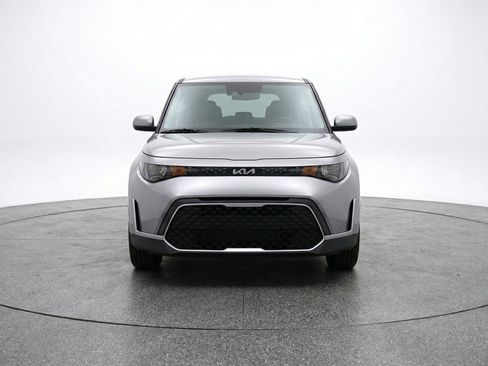 Used 2025 Kia Soul LX w/ LX Technology Package image 2