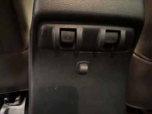 Used 2017 Jeep Wrangler Unlimited Sahara image 16