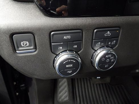 Used 2025 GMC Sierra 1500 Elevation image 50