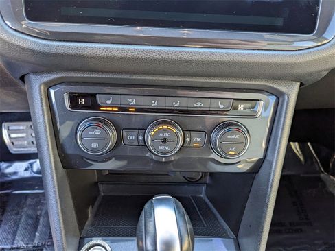 Certified 2021 Volkswagen Tiguan SE R-Line image 23