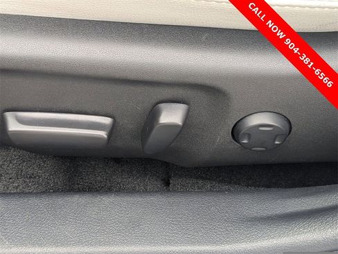 Used 2018 Toyota Avalon XLE Plus image 19