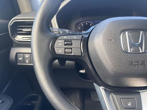 Used 2025 Honda Pilot Elite image 15