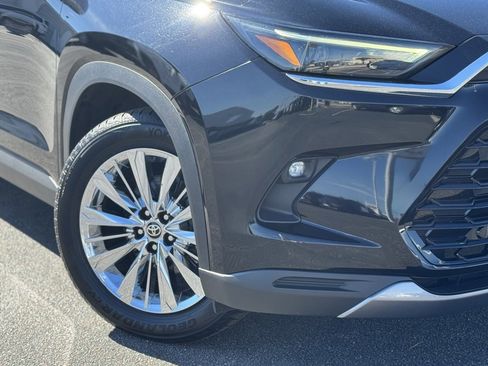 Used 2024 Toyota Grand Highlander Platinum image 3