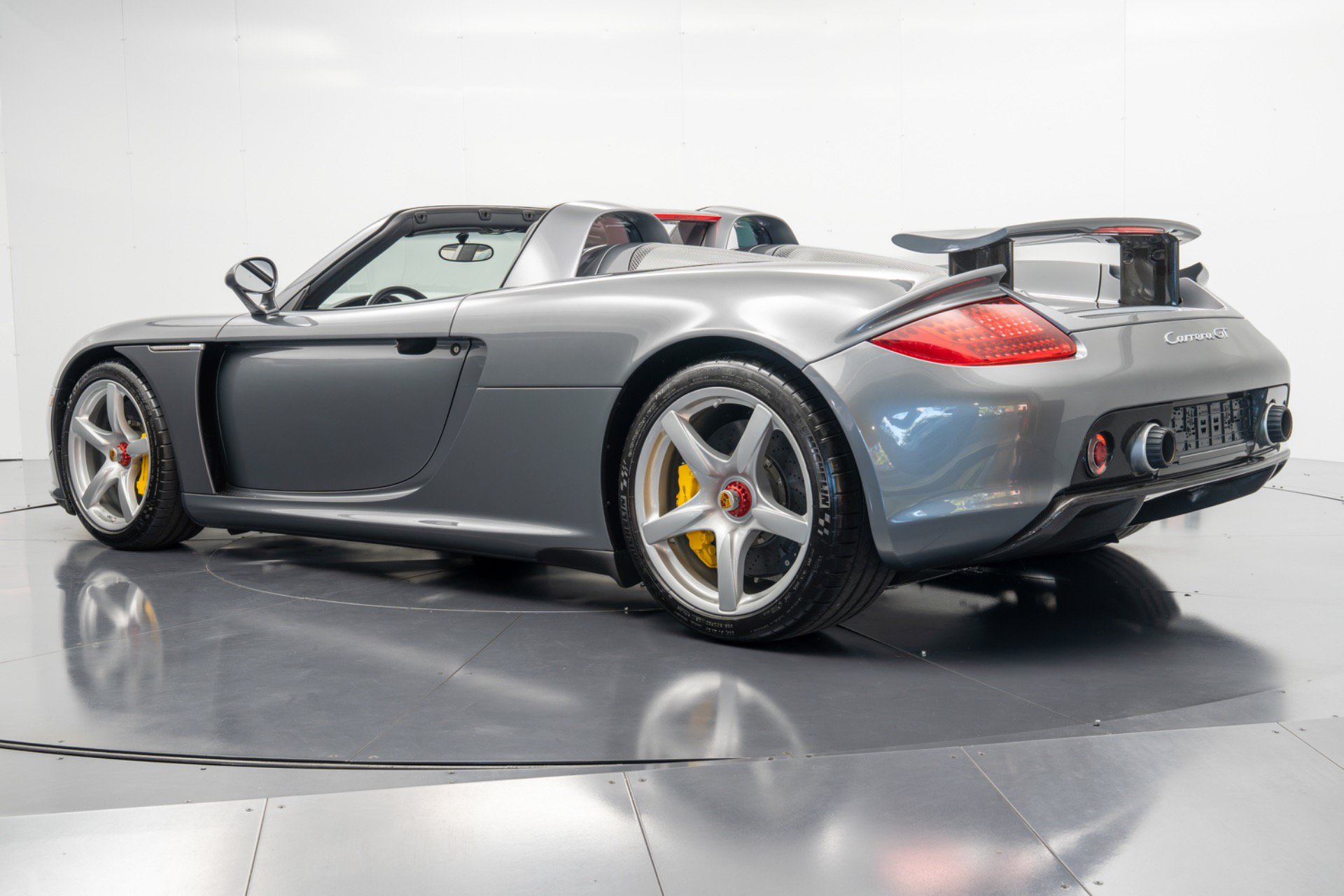Used 2004 Porsche Carrera GT RWD image 7