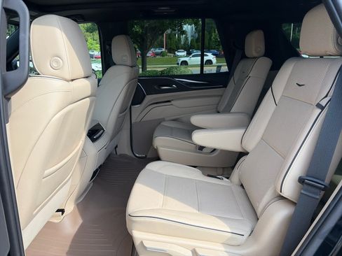 Used 2023 Cadillac Escalade Premium Luxury w/ LPO, Radiant Package AWD/4WD image 10