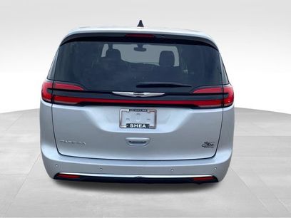 Used 2024 Chrysler Pacifica Touring-L