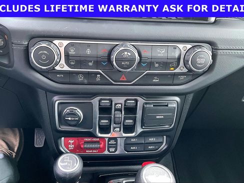 Used 2025 Jeep Wrangler Unlimited Rubicon w/ Convenience Group AWD/4WD image 26