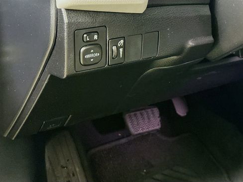Used 2015 Toyota Corolla LE FWD image 11