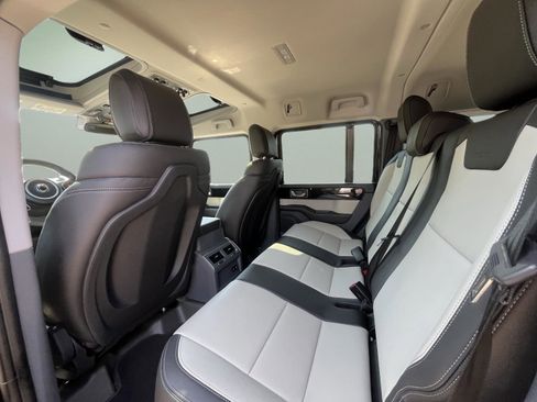 Used 2025 INEOS Grenadier Fieldmaster Edition AWD/4WD image 25