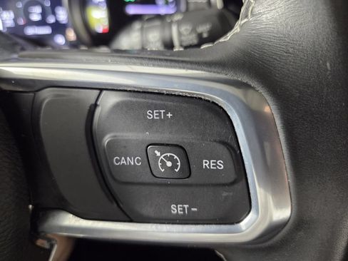 Used 2022 Jeep Wrangler Unlimited Sahara AWD/4WD image 19