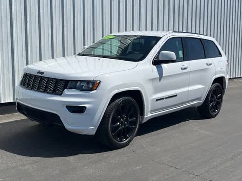 Used 2017 Jeep Grand Cherokee Altitude image 1