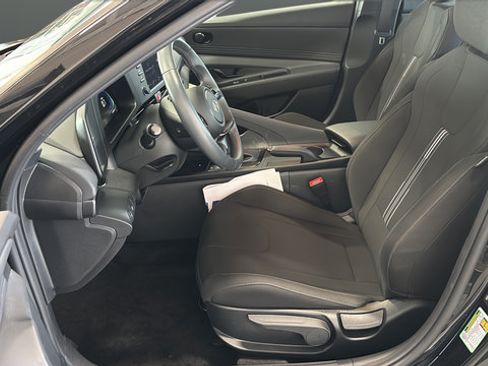 Certified 2025 Hyundai Elantra Sport FWD image 9