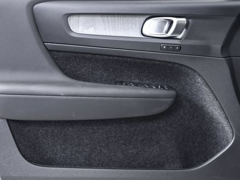 Certified 2025 Volvo XC40 B5 Plus image 8